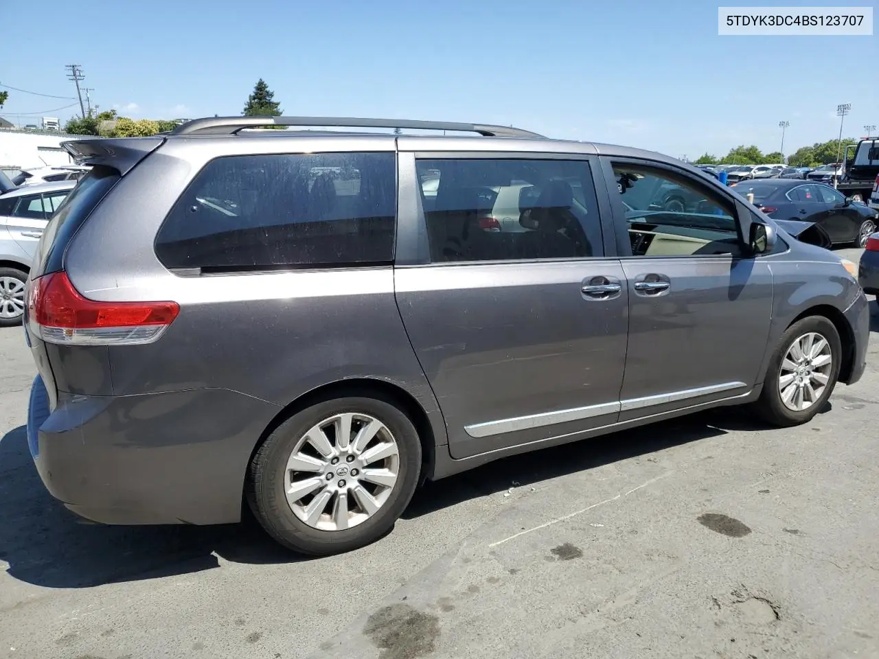 2011 Toyota Sienna Xle VIN: 5TDYK3DC4BS123707 Lot: 63265215