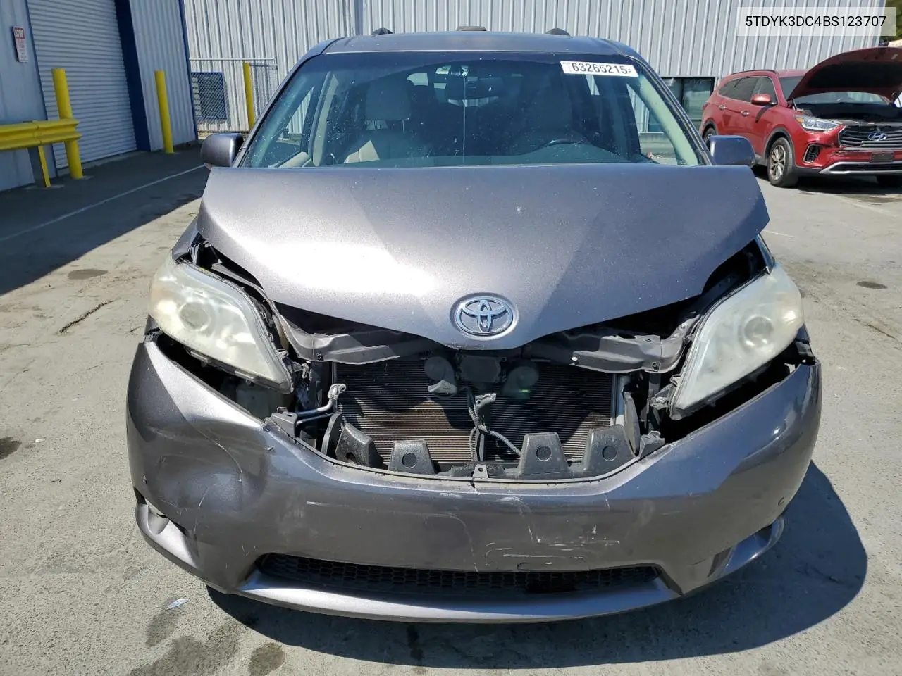 2011 Toyota Sienna Xle VIN: 5TDYK3DC4BS123707 Lot: 63265215