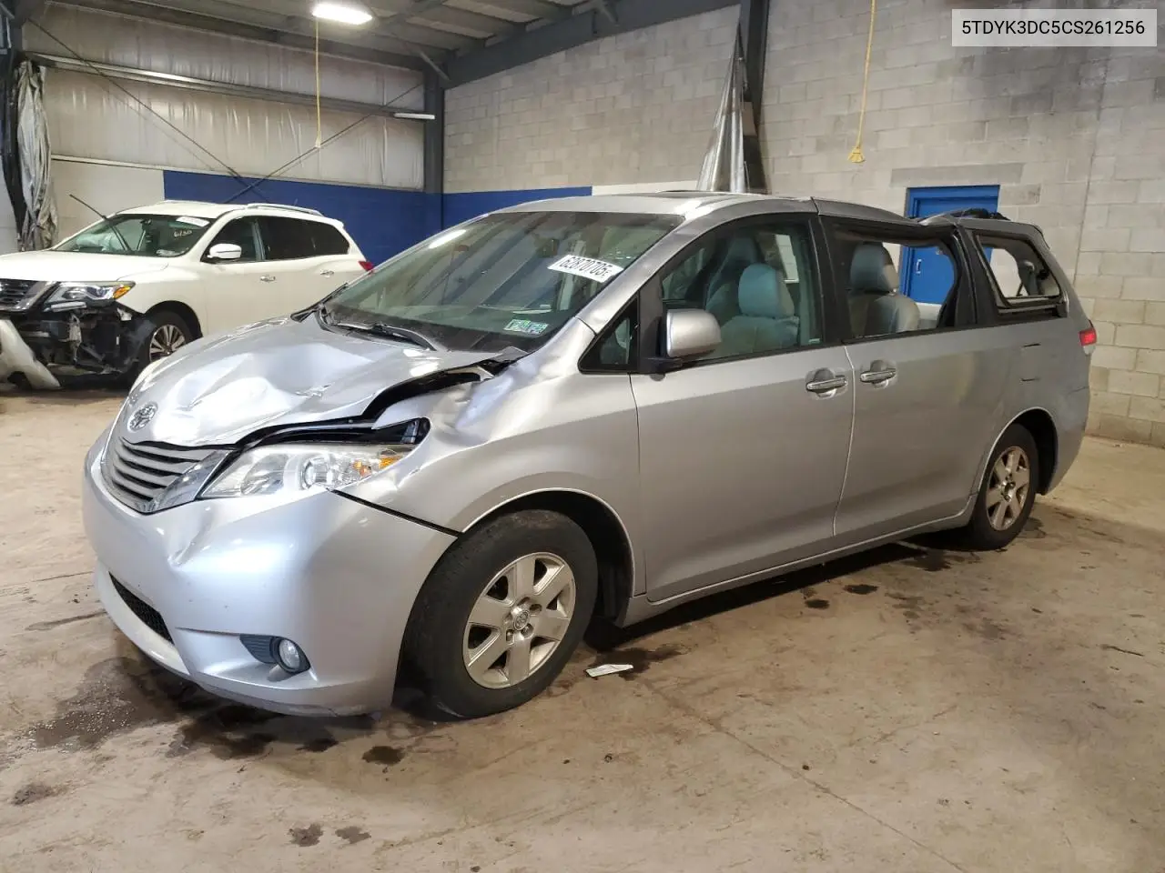 2012 Toyota Sienna Xle VIN: 5TDYK3DC5CS261256 Lot: 62870705
