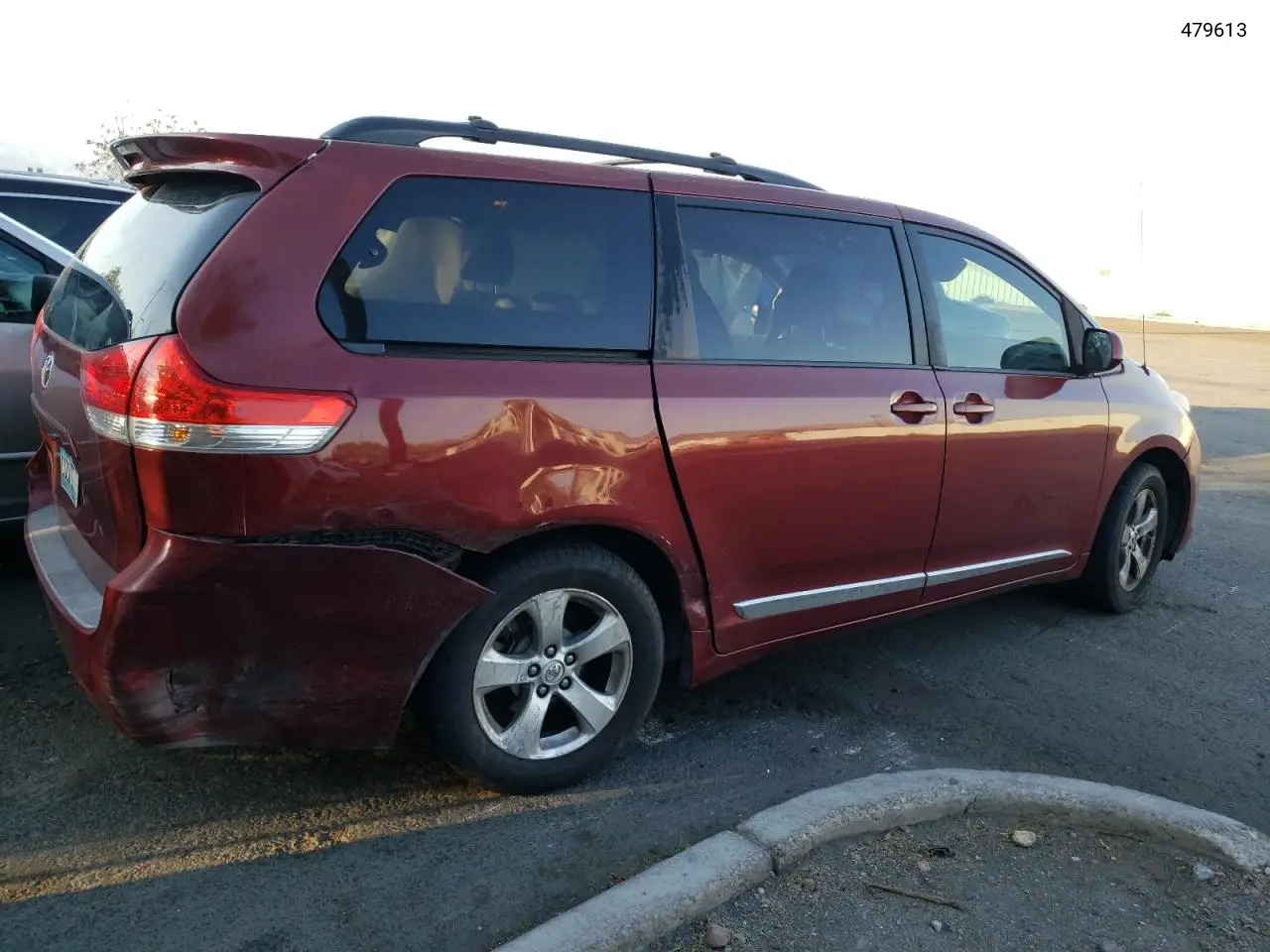 2014 Toyota Sienna Le VIN: 479613 Lot: 63916155