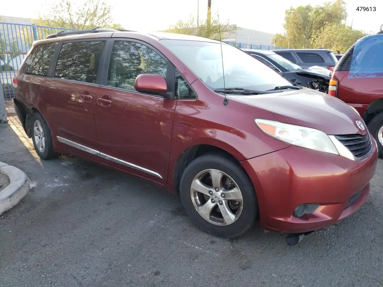 2014 Toyota Sienna Le VIN: 479613 Lot: 63916155