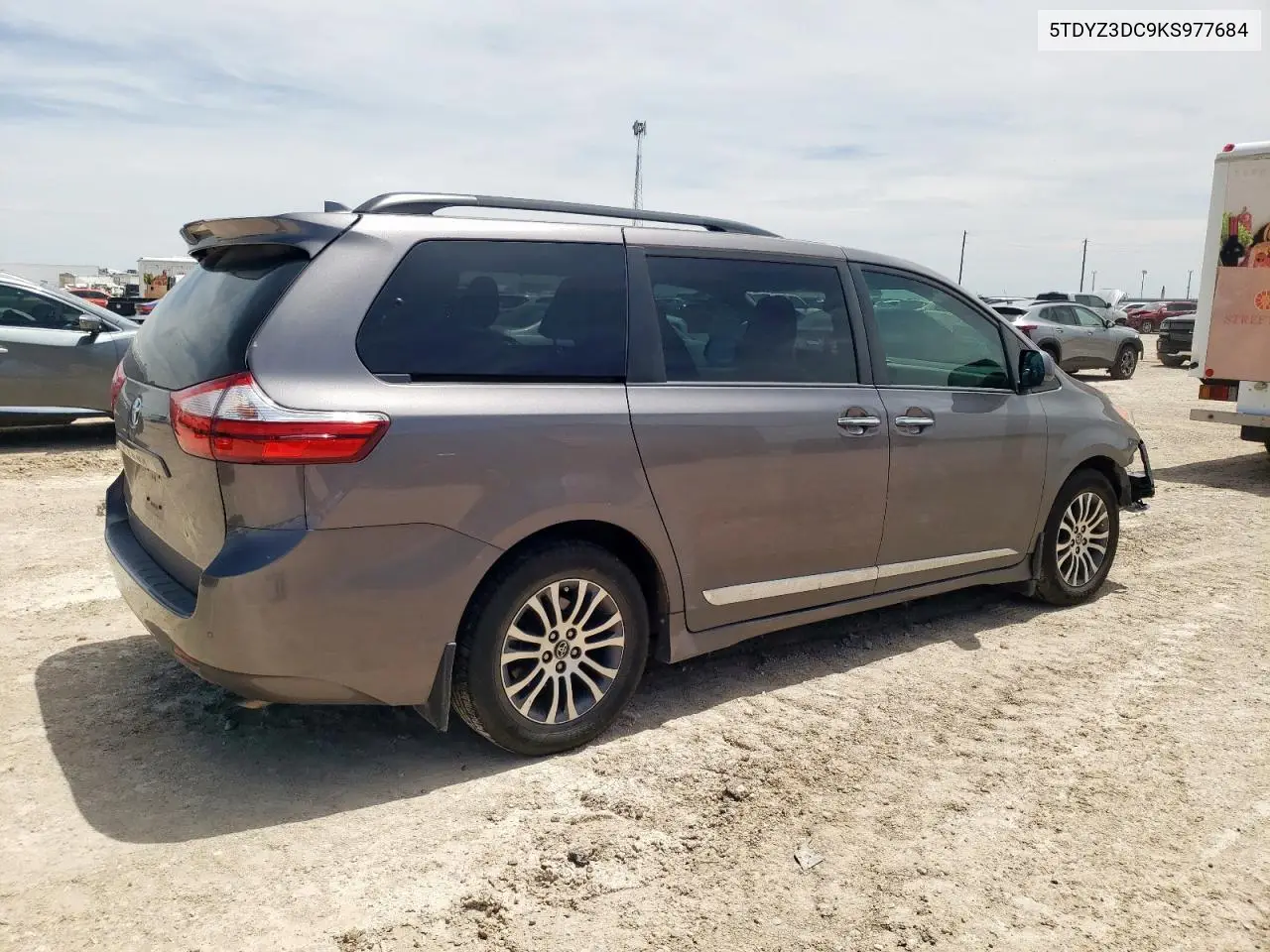 2019 Toyota Sienna Xle VIN: 5TDYZ3DC9KS977684 Lot: 56742555