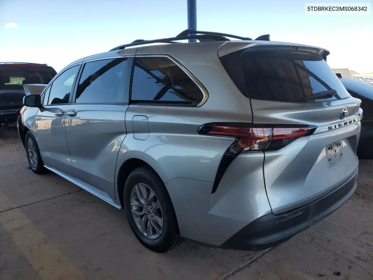 2021 Toyota Sienna Le VIN: 5TDBRKEC3MS068342 Lot: 55518505