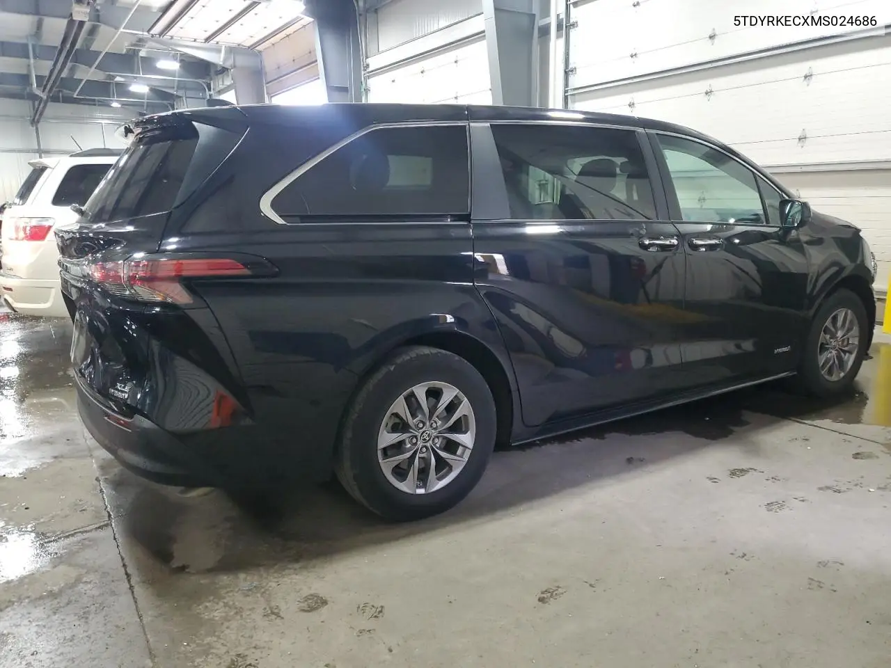 2021 Toyota Sienna Xle VIN: 5TDYRKECXMS024686 Lot: 56990895