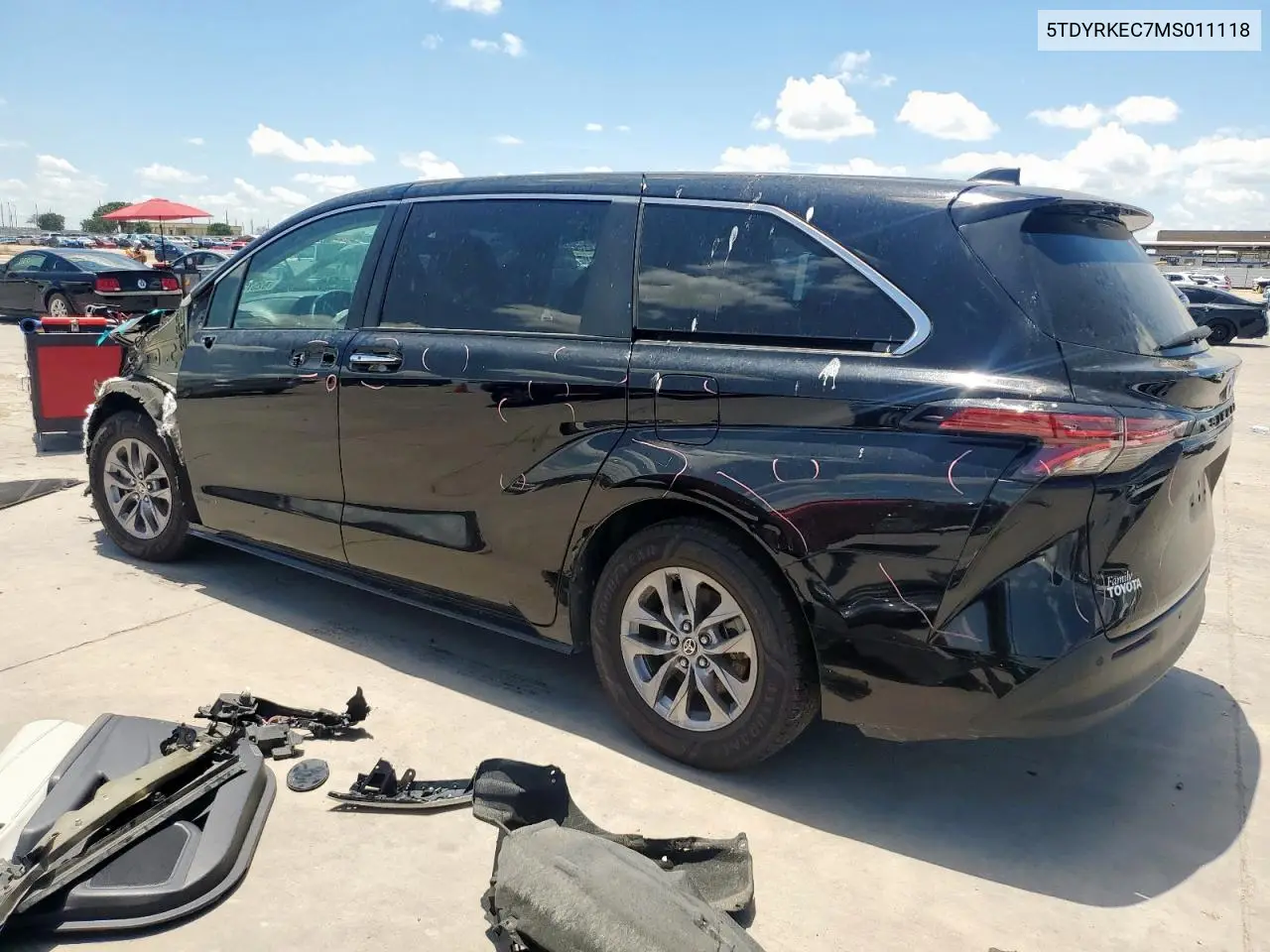 2021 Toyota Sienna Xle VIN: 5TDYRKEC7MS011118 Lot: 62572365