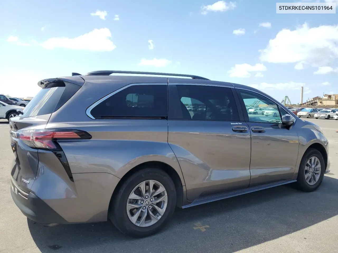 2022 Toyota Sienna Le VIN: 5TDKRKEC4NS101964 Lot: 48391695