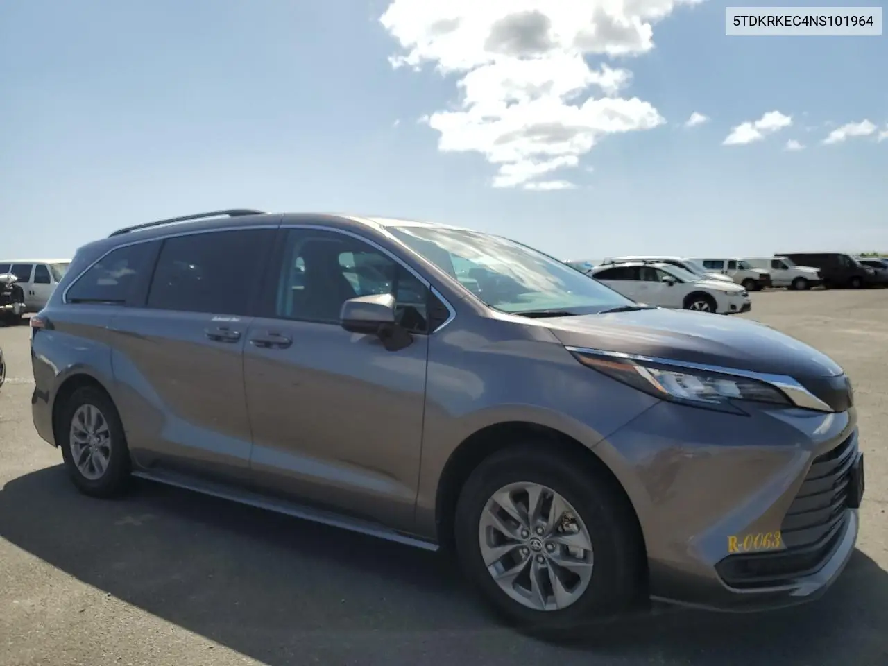 2022 Toyota Sienna Le VIN: 5TDKRKEC4NS101964 Lot: 48391695
