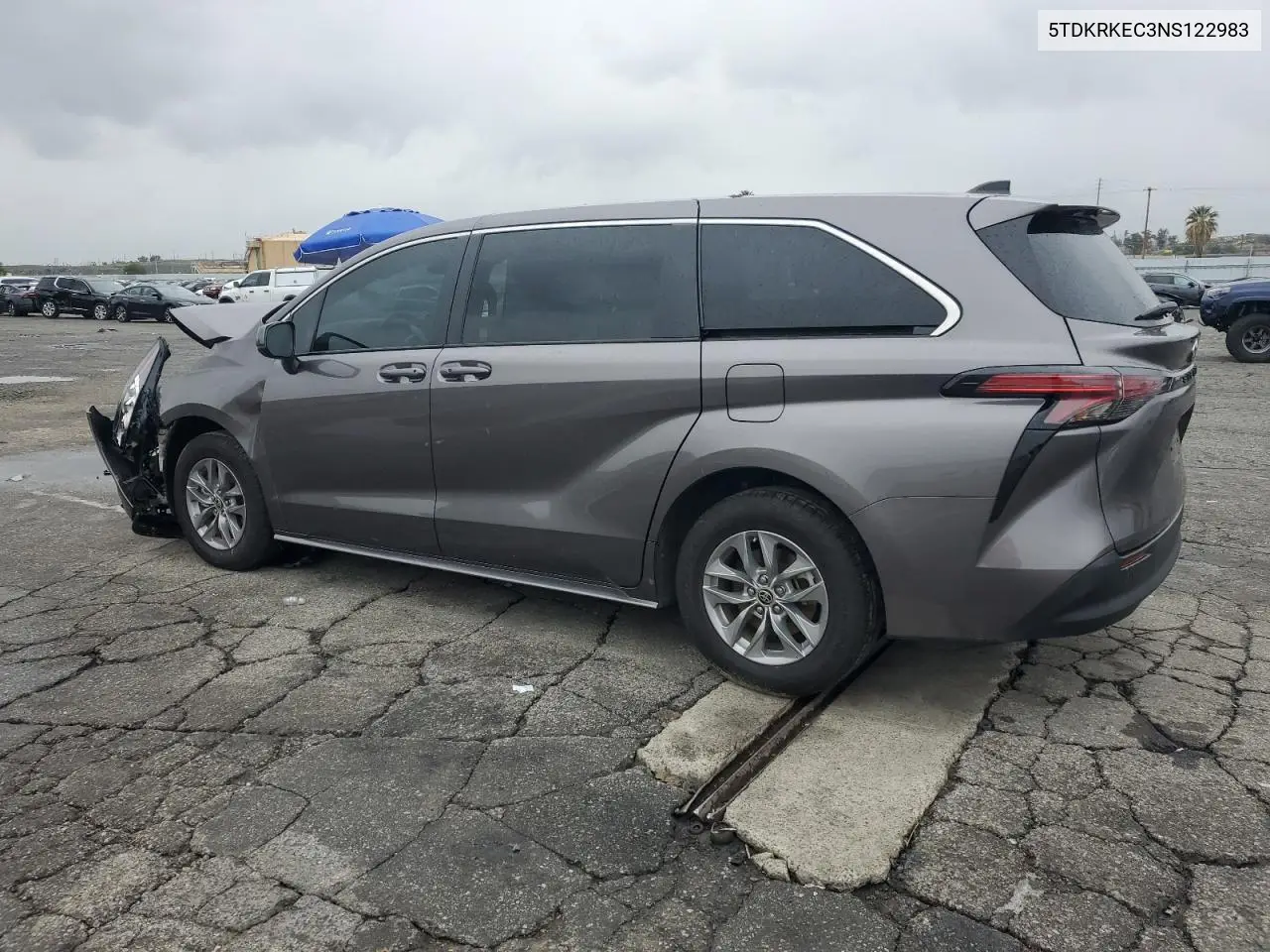 2022 Toyota Sienna Le VIN: 5TDKRKEC3NS122983 Lot: 48740915