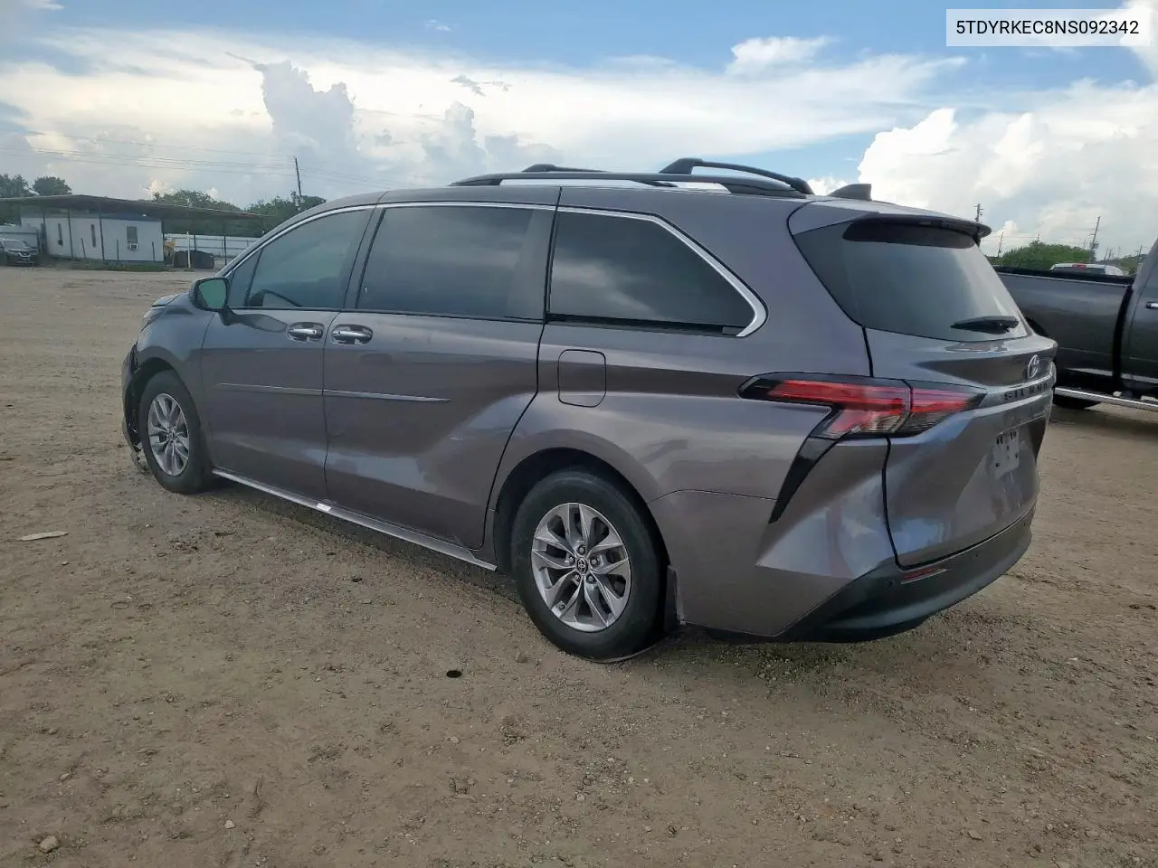 2022 Toyota Sienna Xle VIN: 5TDYRKEC8NS092342 Lot: 63000555