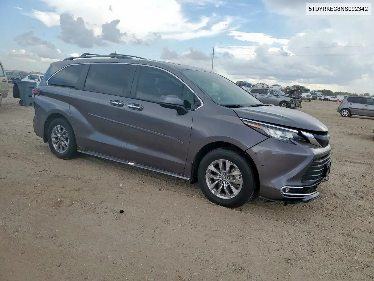 2022 Toyota Sienna Xle VIN: 5TDYRKEC8NS092342 Lot: 63000555