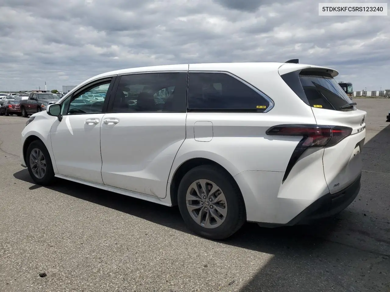 2024 Toyota Sienna Le VIN: 5TDKSKFC5RS123240 Lot: 57221015