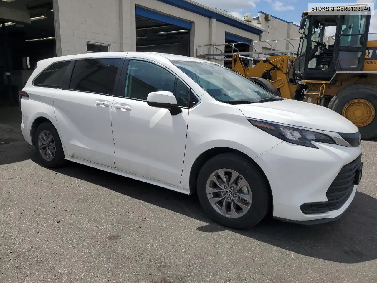 2024 Toyota Sienna Le VIN: 5TDKSKFC5RS123240 Lot: 57221015
