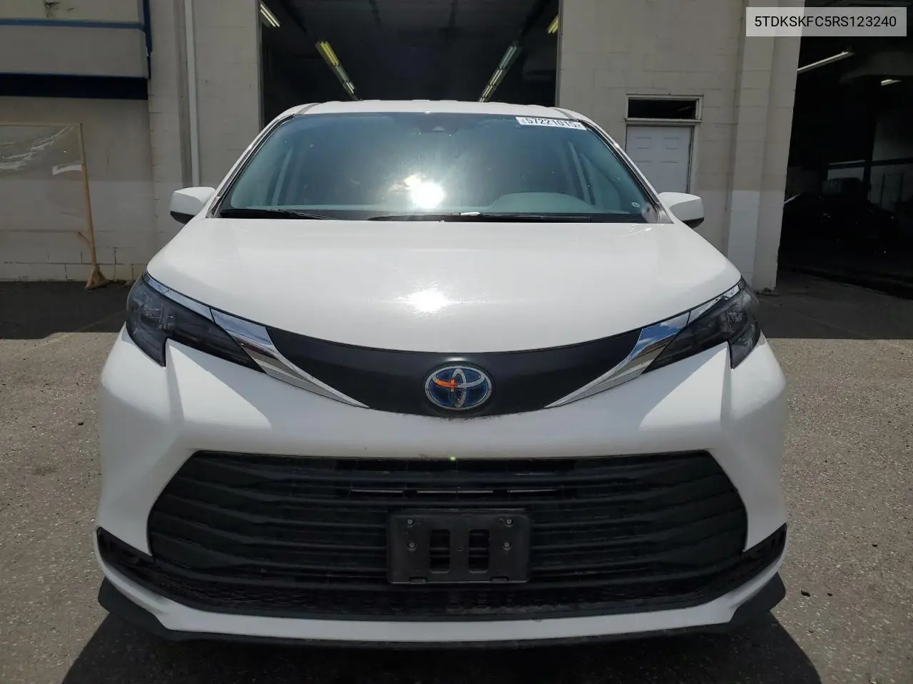 2024 Toyota Sienna Le VIN: 5TDKSKFC5RS123240 Lot: 57221015