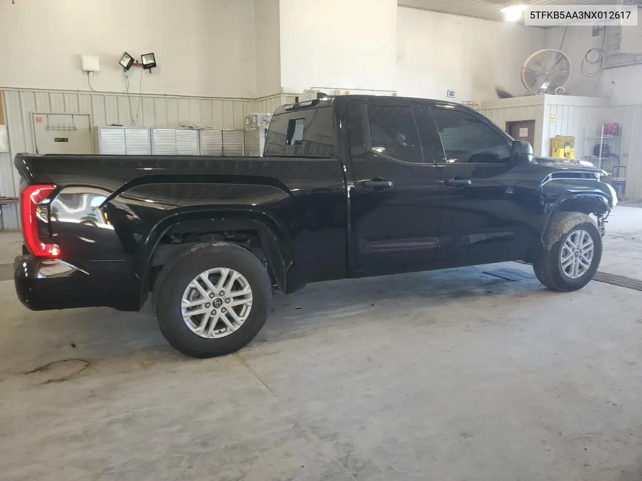 2022 Toyota Tundra Double Cab Sr VIN: 5TFKB5AA3NX012617 Lot: 56832315