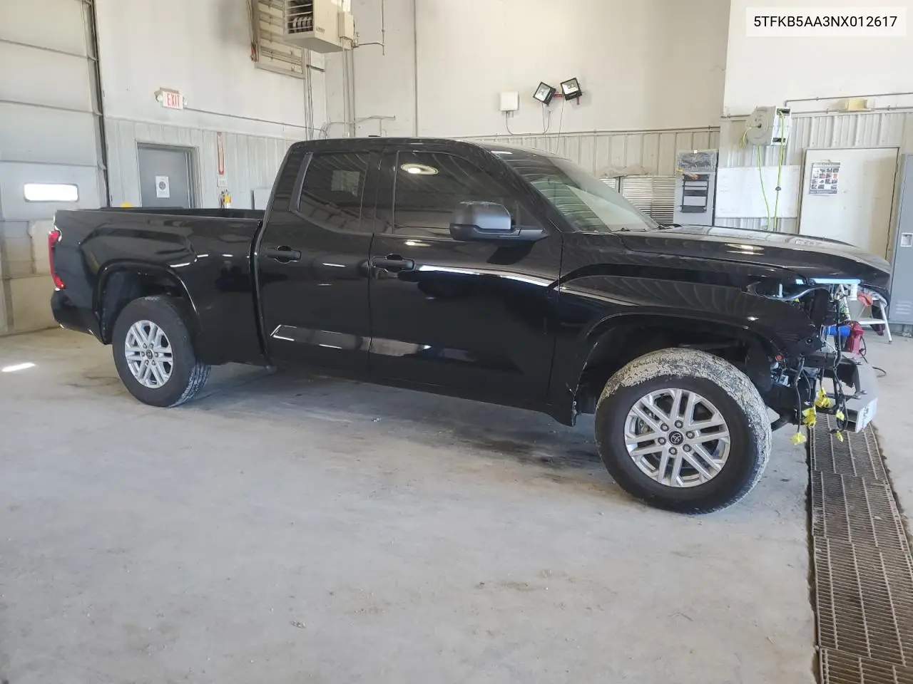 2022 Toyota Tundra Double Cab Sr VIN: 5TFKB5AA3NX012617 Lot: 56832315