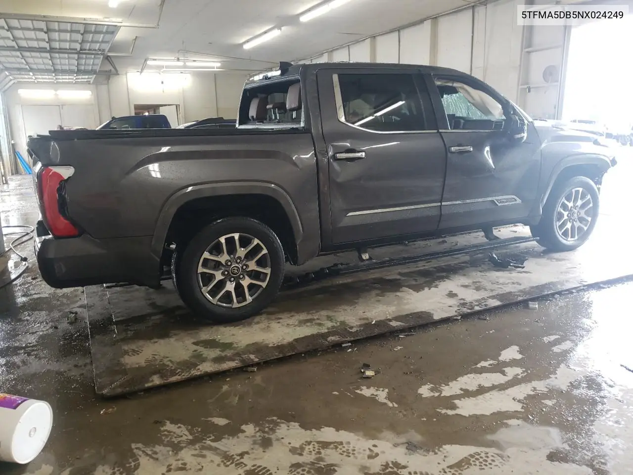 2022 Toyota Tundra Crewmax Platinum VIN: 5TFMA5DB5NX024249 Lot: 60850365