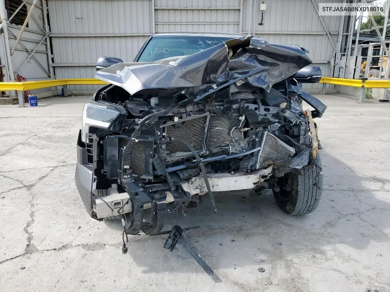 2022 Toyota Tundra Crewmax Limited VIN: 5TFJA5AB8NX018016 Lot: 61646435