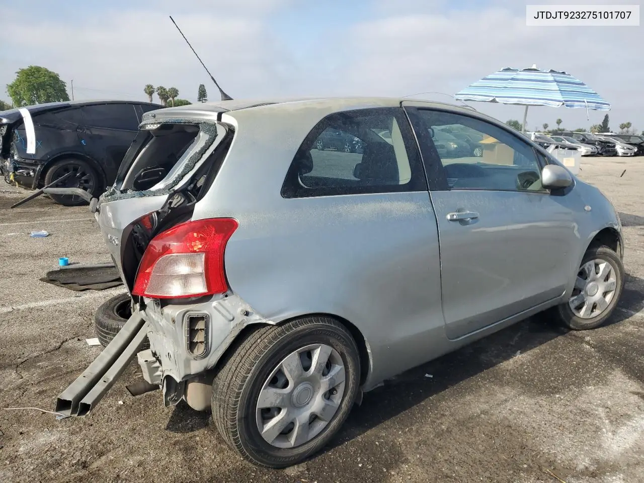 2007 Toyota Yaris VIN: JTDJT923275101707 Lot: 61774175