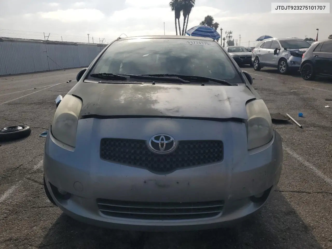 2007 Toyota Yaris VIN: JTDJT923275101707 Lot: 61774175