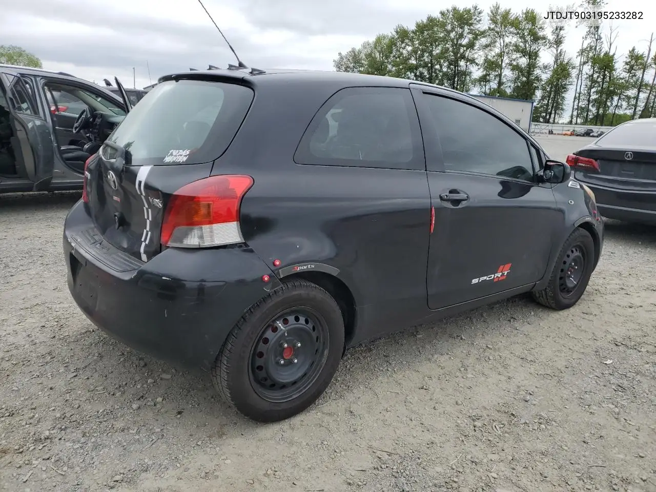 2009 Toyota Yaris VIN: JTDJT903195233282 Lot: 56242405