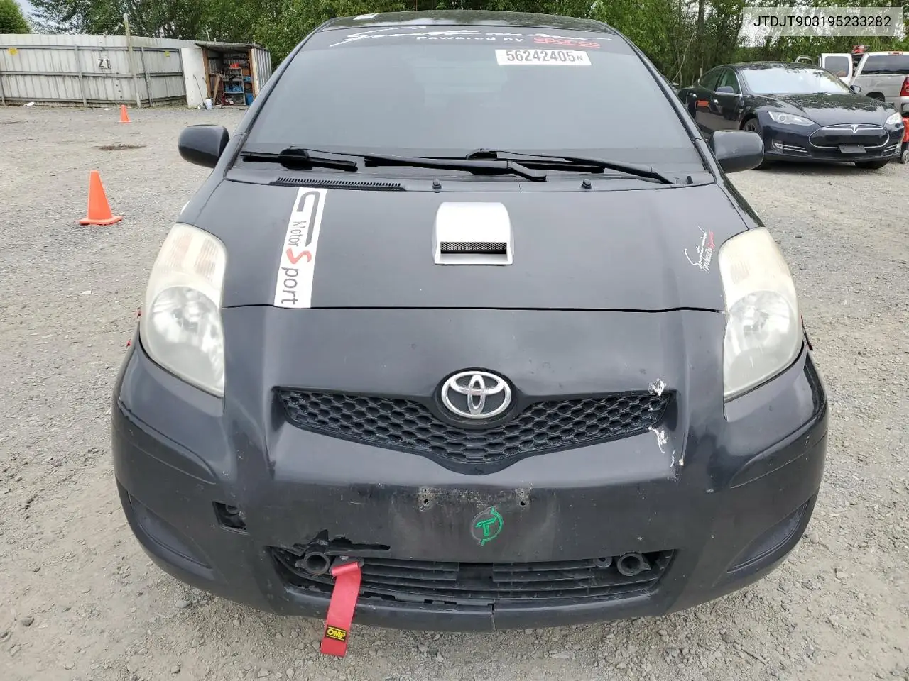 2009 Toyota Yaris VIN: JTDJT903195233282 Lot: 56242405