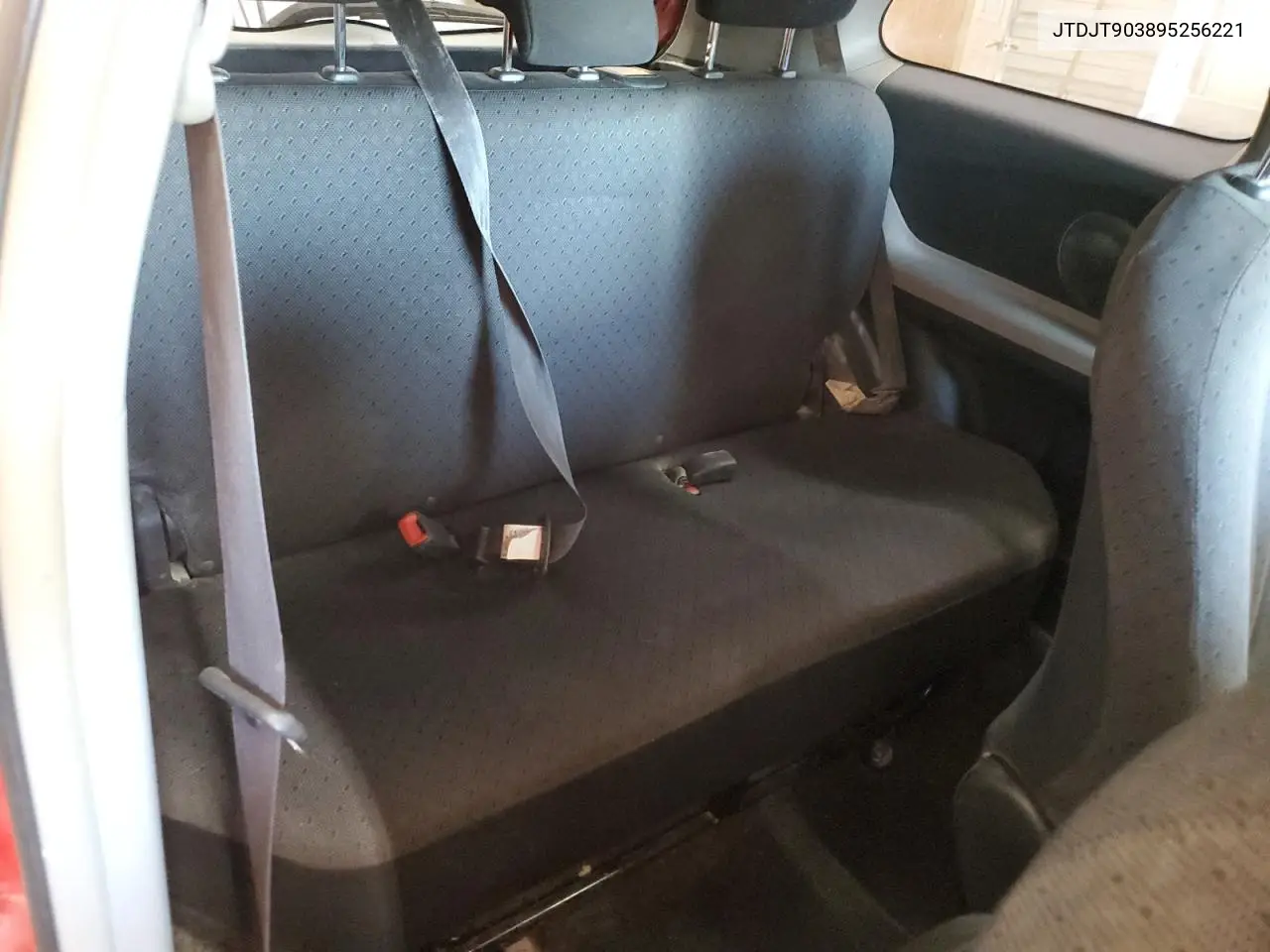 2009 Toyota Yaris VIN: JTDJT903895256221 Lot: 56316555