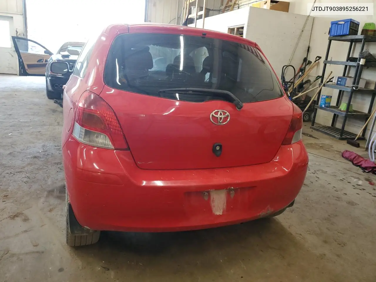 2009 Toyota Yaris VIN: JTDJT903895256221 Lot: 56316555