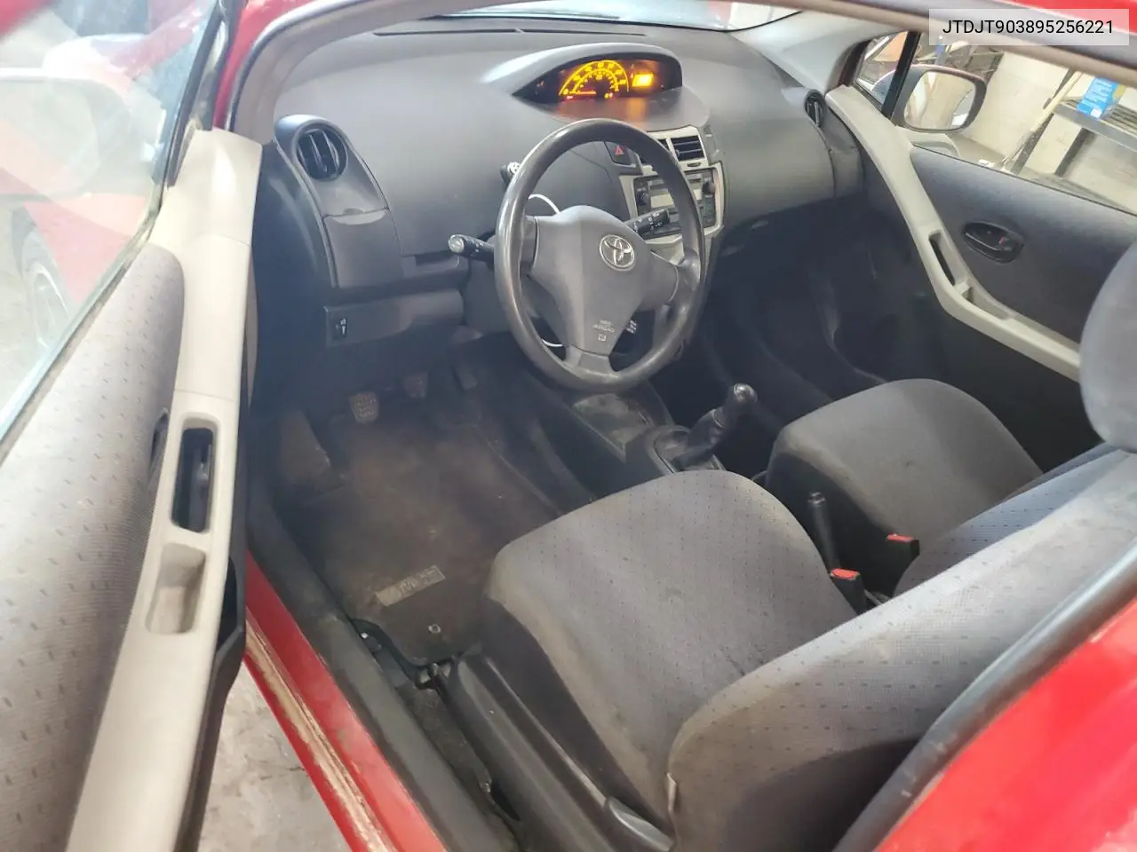 2009 Toyota Yaris VIN: JTDJT903895256221 Lot: 56316555