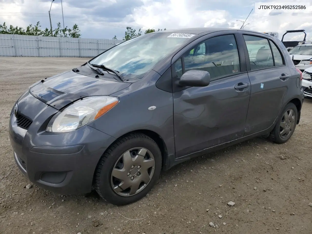 2009 Toyota Yaris VIN: JTDKT923495252586 Lot: 56750545
