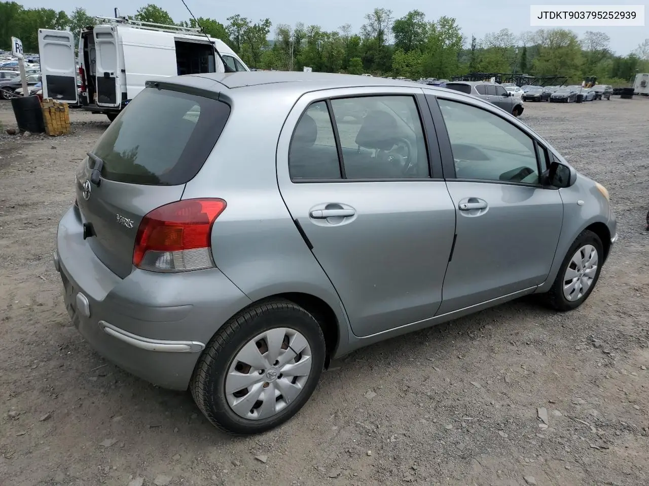 2009 Toyota Yaris VIN: JTDKT903795252939 Lot: 56872515