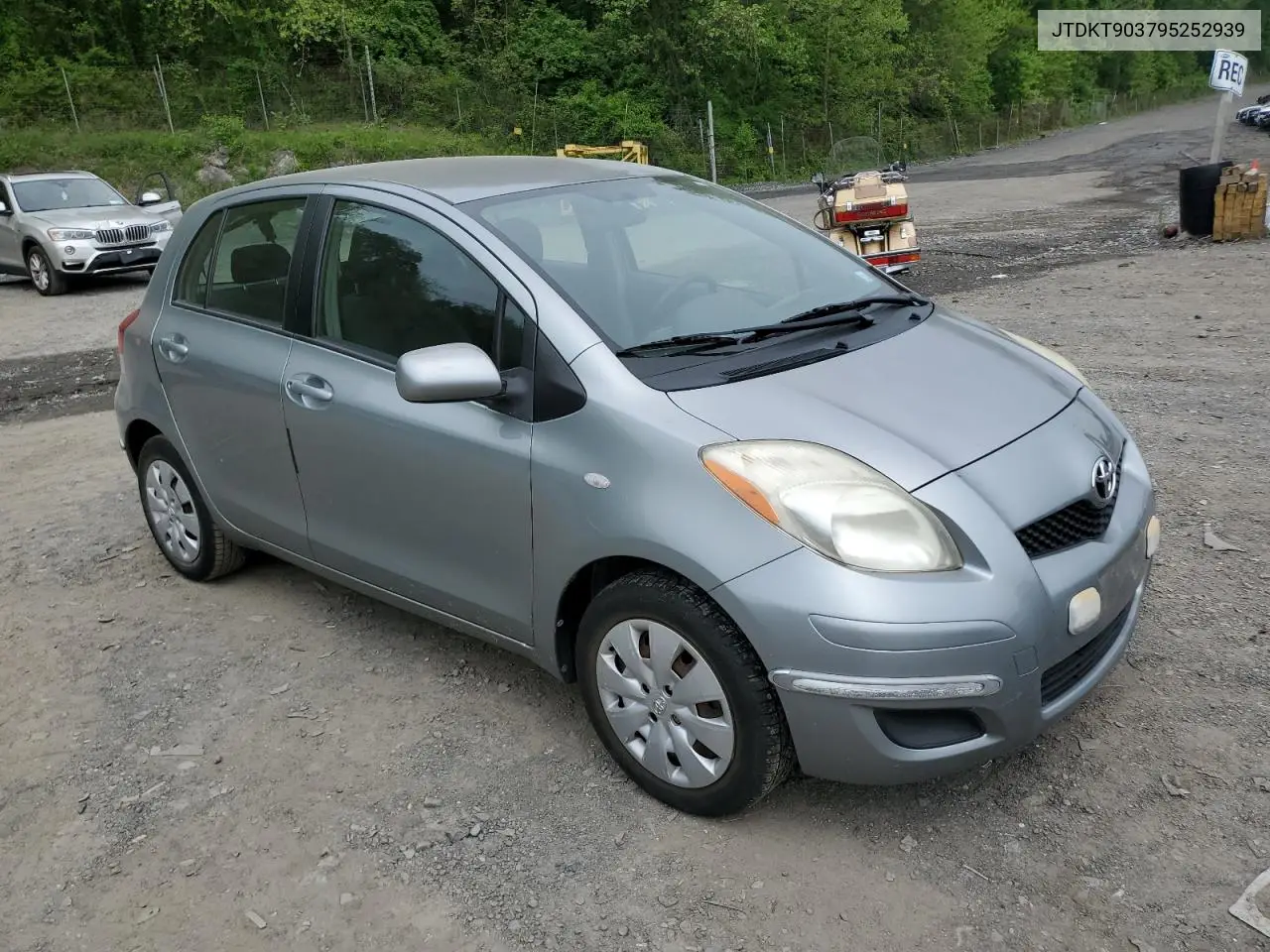 2009 Toyota Yaris VIN: JTDKT903795252939 Lot: 56872515