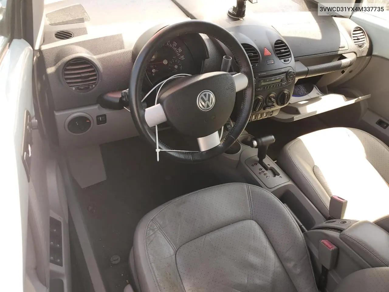 2004 Volkswagen New Beetle Gls VIN: 3VWCD31YX4M337735 Lot: 62219055