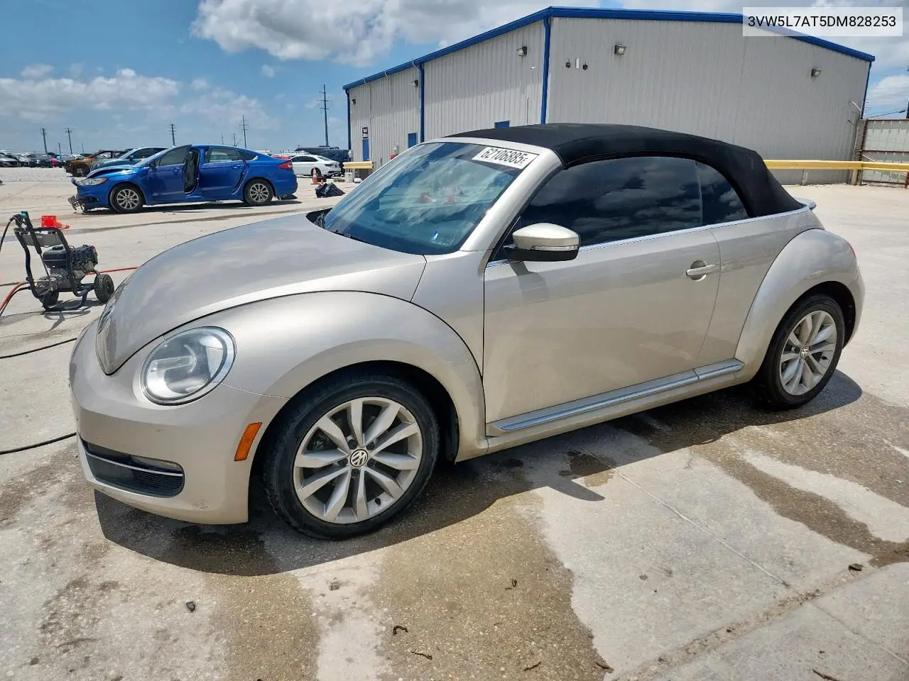 2013 Volkswagen Beetle VIN: 3VW5L7AT5DM828253 Lot: 62106885