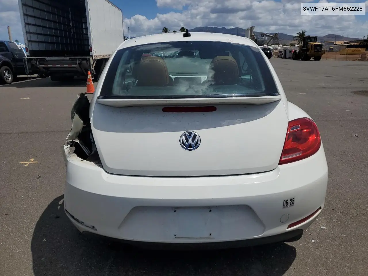 2015 Volkswagen Beetle 1.8T VIN: 3VWF17AT6FM652228 Lot: 62695995