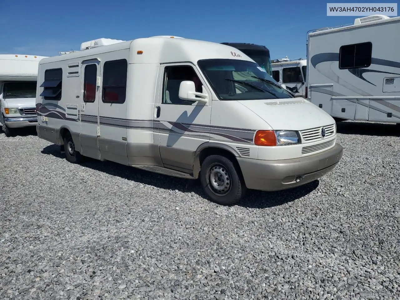 2000 Volkswagen Eurovan VIN: WV3AH4702YH043176 Lot: 53989455