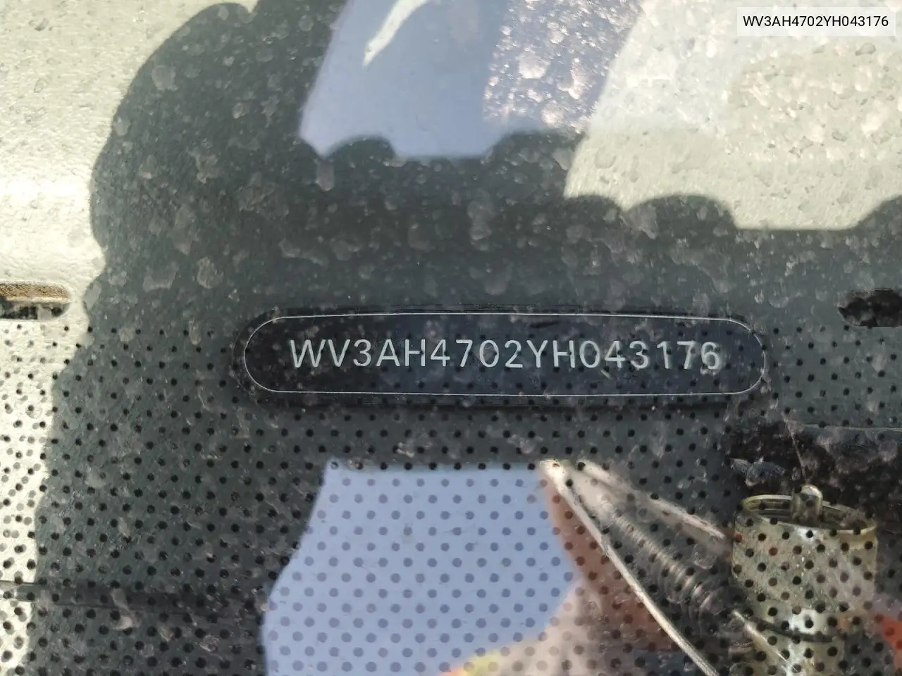 2000 Volkswagen Eurovan VIN: WV3AH4702YH043176 Lot: 53989455