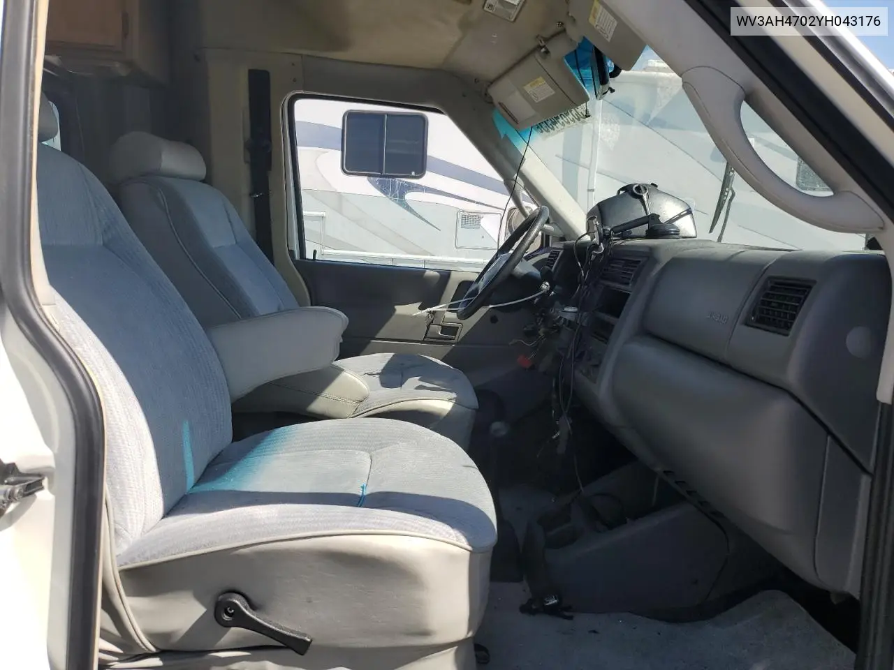 2000 Volkswagen Eurovan VIN: WV3AH4702YH043176 Lot: 53989455