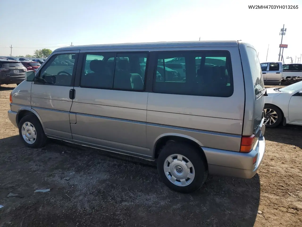 2000 Volkswagen Eurovan Mv VIN: WV2MH4703YH013265 Lot: 59003645
