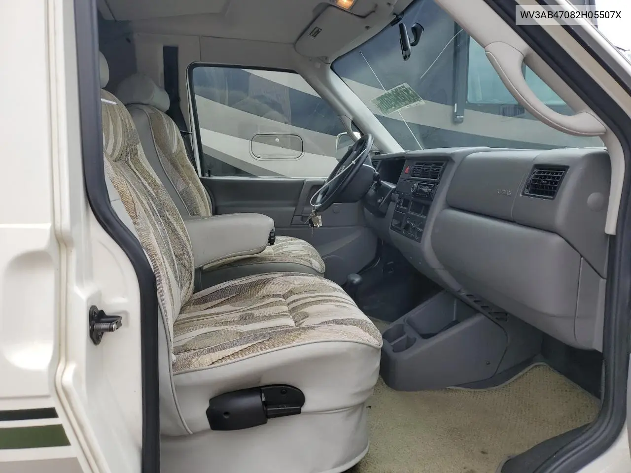 2002 Volkswagen Eurovan VIN: WV3AB47082H055079 Lot: 57764235