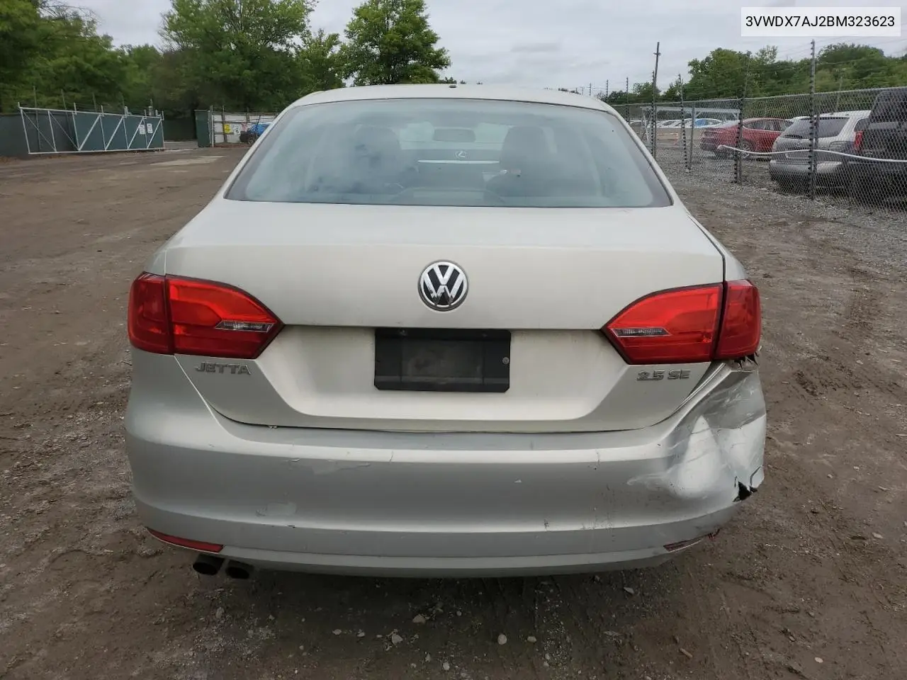3vwdx7aj2bm323623 3VWDX7AJ2BM323623 2011 Volkswagen Jetta Se