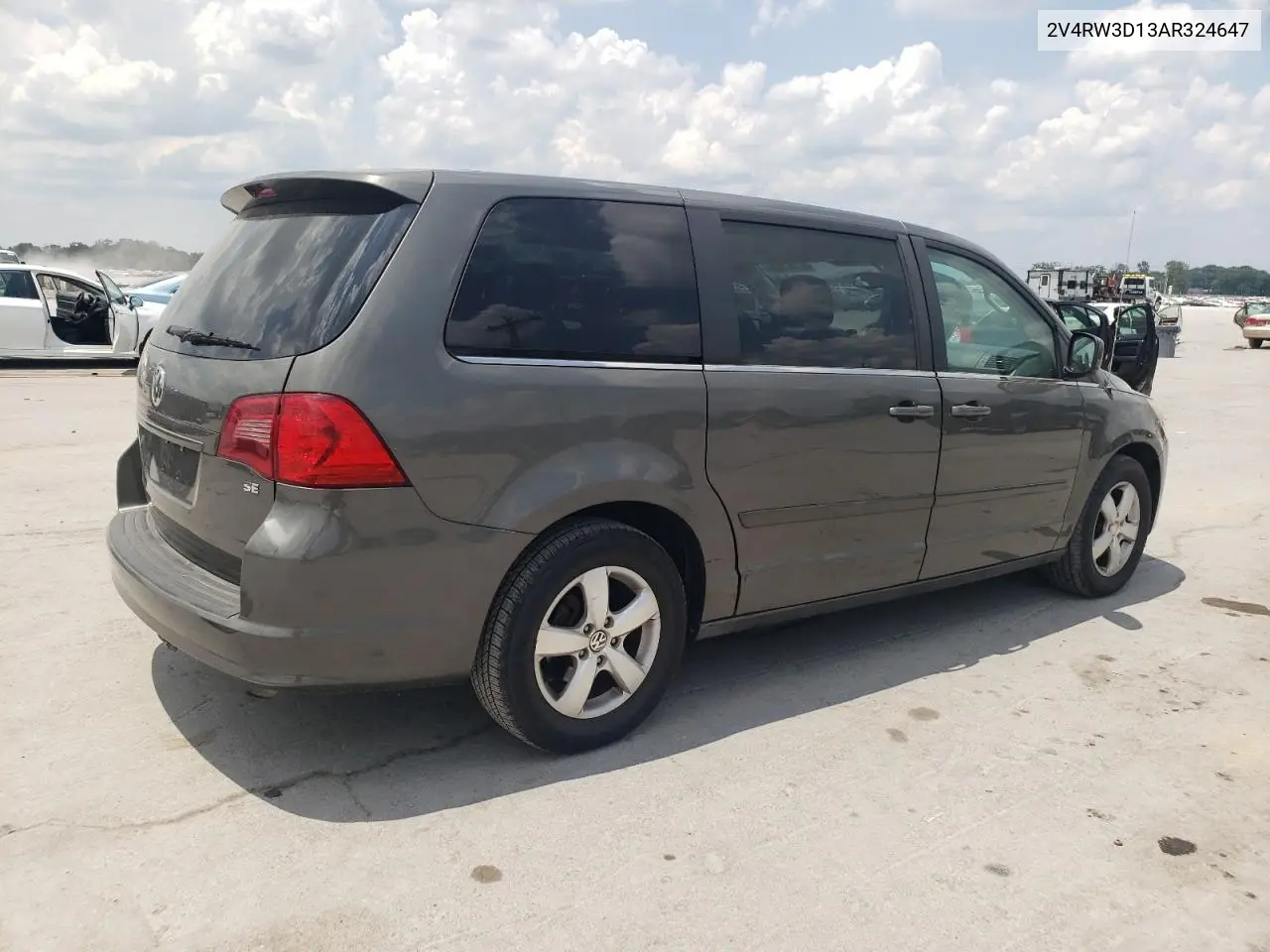 2010 Volkswagen Routan Se VIN: 2V4RW3D13AR324647 Lot: 62717025