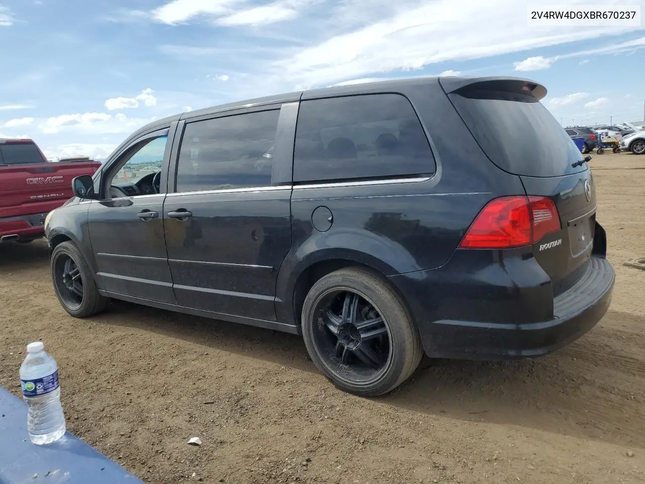 2011 Volkswagen Routan S VIN: 2V4RW4DGXBR670237 Lot: 58022435