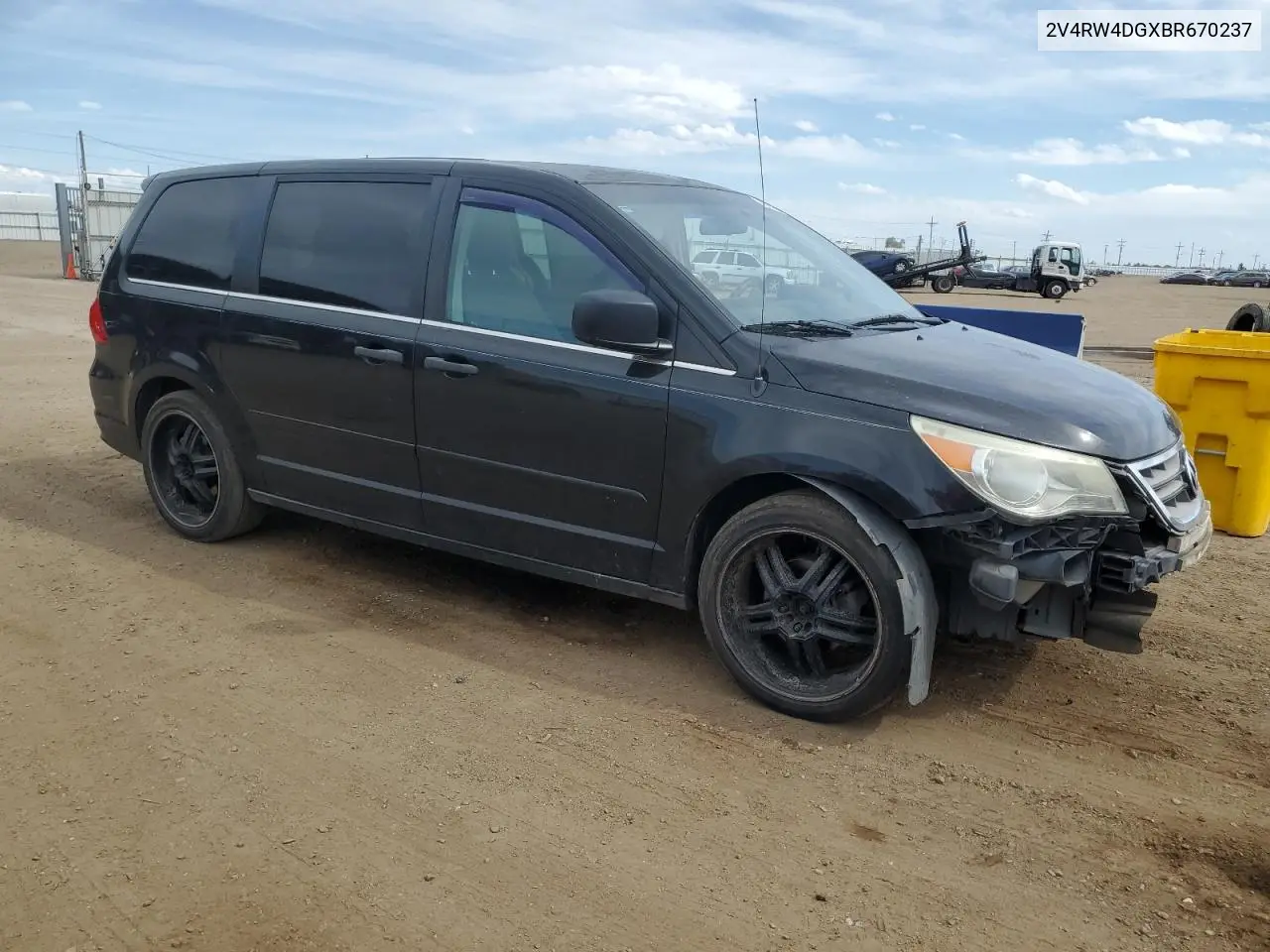 2011 Volkswagen Routan S VIN: 2V4RW4DGXBR670237 Lot: 58022435
