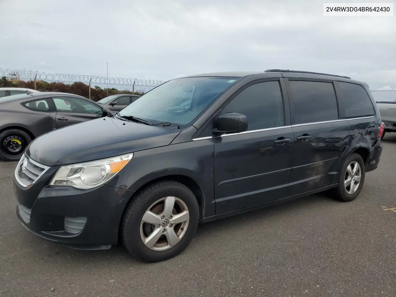 2011 Volkswagen Routan Se VIN: 2V4RW3DG4BR642430 Lot: 60000325