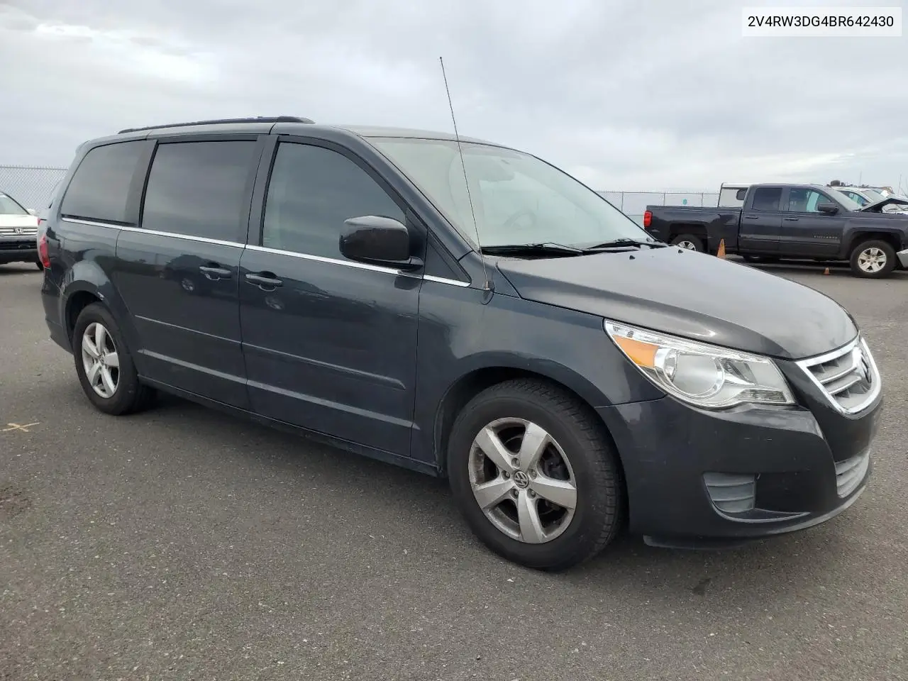 2011 Volkswagen Routan Se VIN: 2V4RW3DG4BR642430 Lot: 60000325