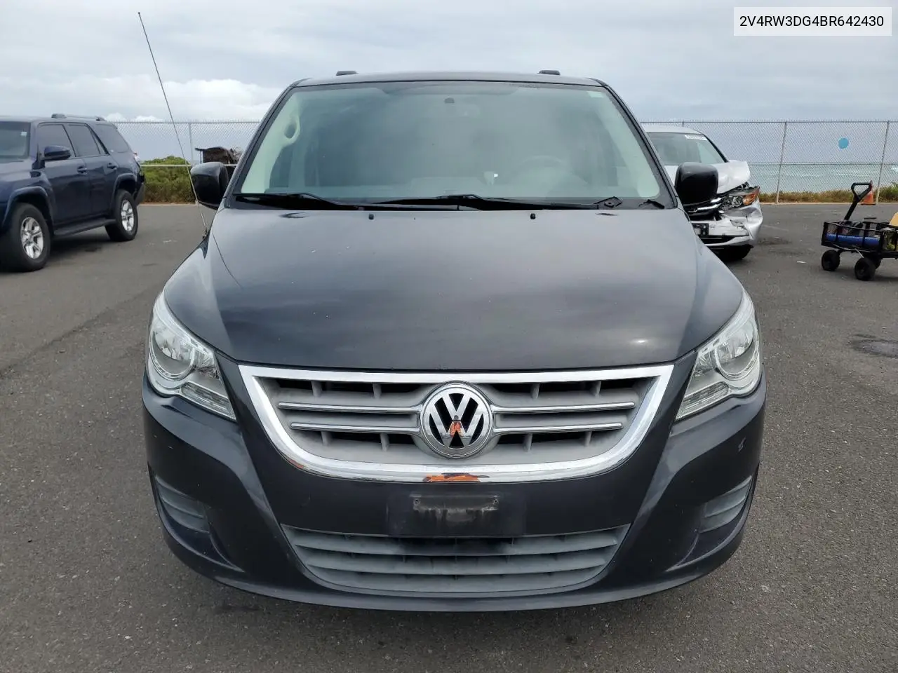 2011 Volkswagen Routan Se VIN: 2V4RW3DG4BR642430 Lot: 60000325