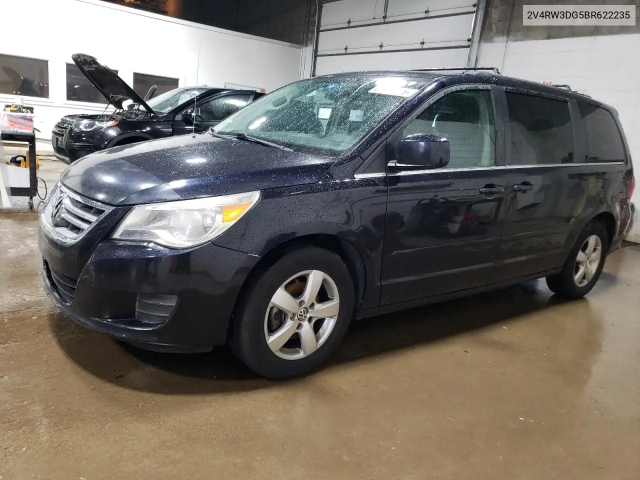 2011 Volkswagen Routan Se VIN: 2V4RW3DG5BR622235 Lot: 61046085