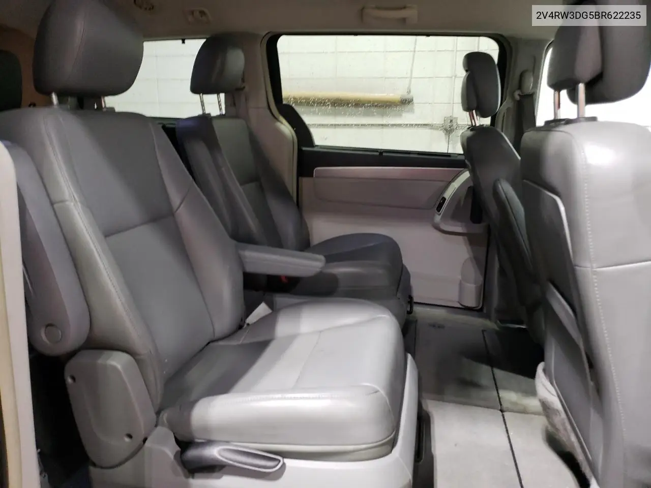 2011 Volkswagen Routan Se VIN: 2V4RW3DG5BR622235 Lot: 61046085