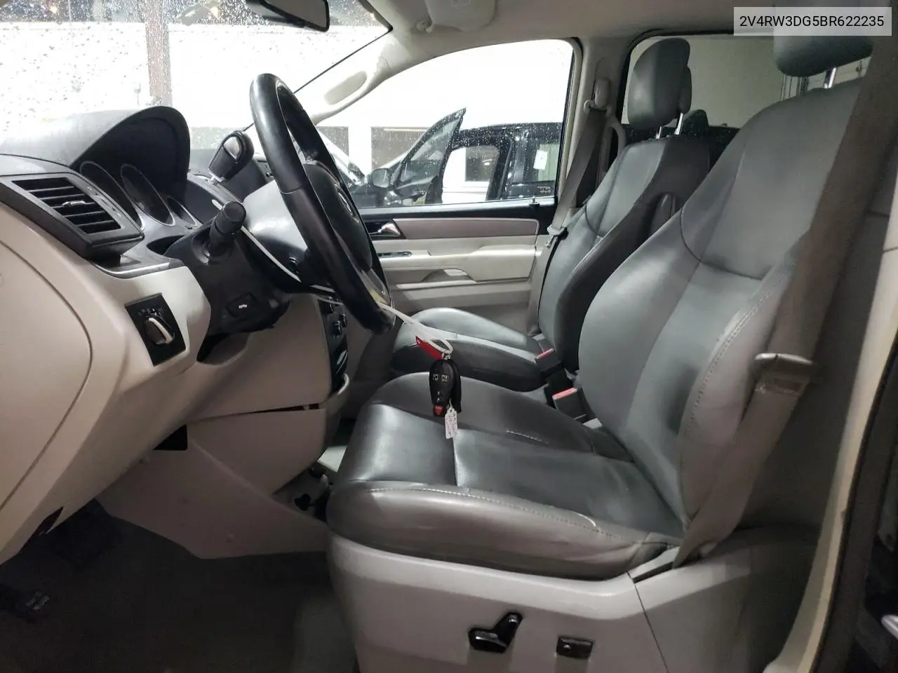 2011 Volkswagen Routan Se VIN: 2V4RW3DG5BR622235 Lot: 61046085