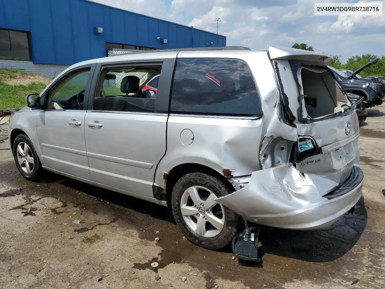2011 Volkswagen Routan Se VIN: 2V4RW3DG9BR738716 Lot: 63333255